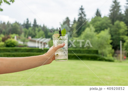 glass of mojito in female hand 40920852