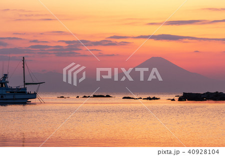 三浦市海外からダイヤモンド富士 40928104