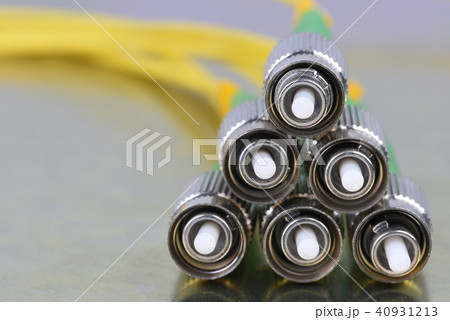 Bunch of optic fiber cables with connectors 40931213