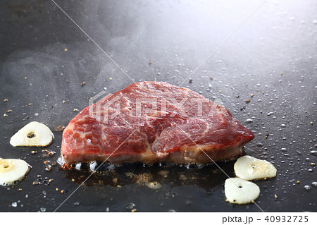 黒毛和牛モモステーキ 40932725