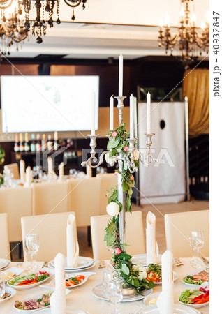 beautiful flowers on table in wedding day 40932847