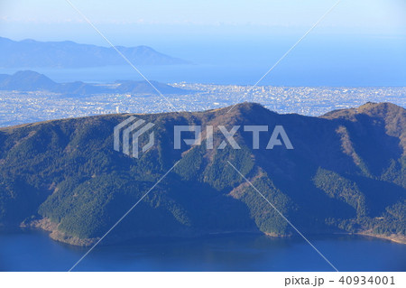 冬の箱根駒ヶ岳山頂から見た芦ノ湖、箱根山、伊豆 冬の箱根駒ヶ岳山頂から見た芦ノ湖、箱根山、伊豆 40934001