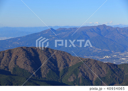 冬の箱根駒ヶ岳山頂から見た三国山、愛鷹山、裾野市方面 冬の箱根駒ヶ岳山頂から見た三国山、愛鷹山、裾野市方面 40934065