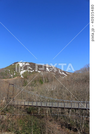 那須高原 弁天吊り橋と茶臼岳の写真素材