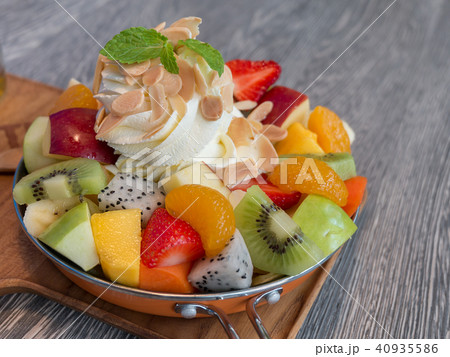 Tropical Fruit Pancake Tropical Fruit Pancake 40935586