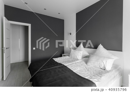 daylight morning. Hotel standart room. modern bedroom with white pillows. simple and stylish 40935796