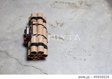 Time bomb with a working electronic clockwork Time bomb with a working electronic clockwork 40936029
