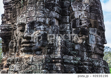 ruins of temple Bayon 40936196