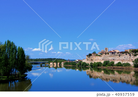 View on Zamora from River Douro 40937559