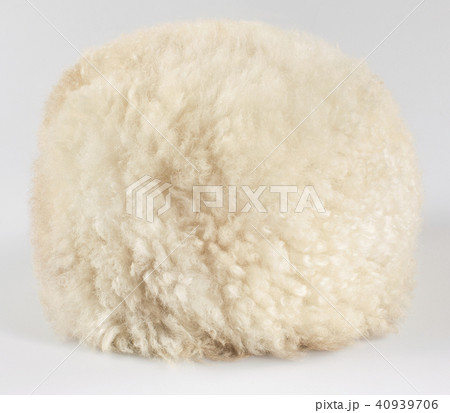 White caucasian papakha, of sheepskin 40939706
