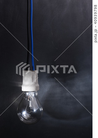 Light bulb on electric cable in dark room Light bulb on electric cable in dark room 40939798