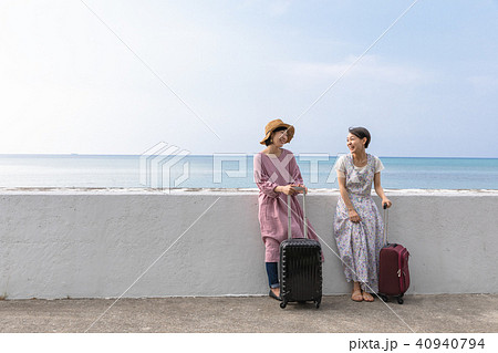 沖縄旅行を楽しむ若い女性 沖縄旅行を楽しむ若い女性 40940794