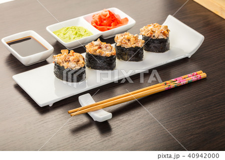 Japanese food, spicy gunkan roll Japanese food, spicy gunkan roll 40942000
