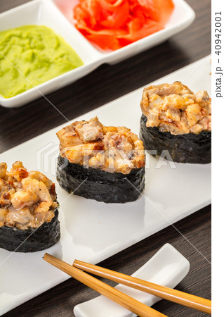 Japanese food, spicy gunkan roll Japanese food, spicy gunkan roll 40942001