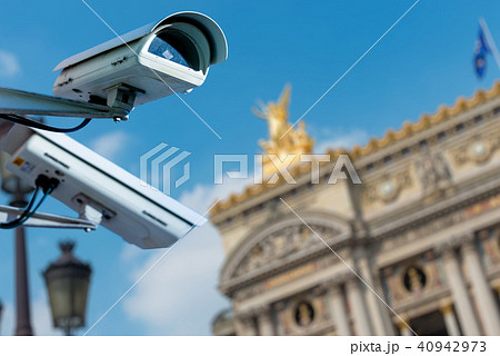security CCTV camera with monument on background security CCTV camera with monument on background 40942973