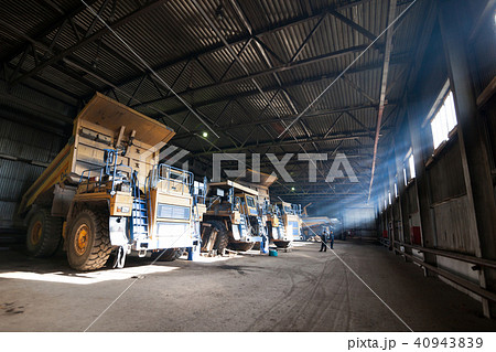 Quarry dump truck in service zone 40943839