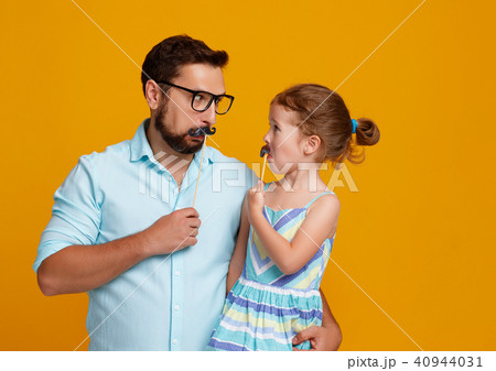 happy father's day! funny dad and daughter happy father's day! funny dad and daughter 40944031
