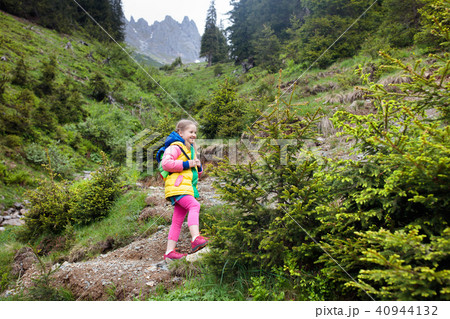 Children hiking in Alps mountains. Kids outdoor. 40944132