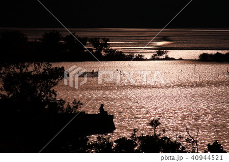 三方湖の夕暮れ 40944521