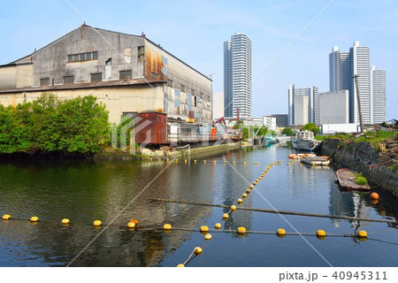 横浜神奈川区の運河沿いの風景 40945311