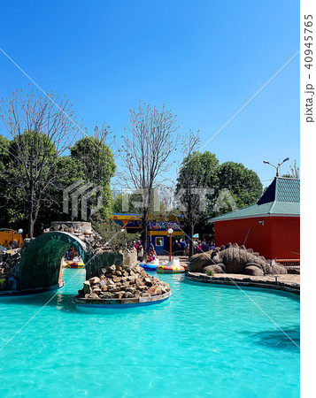 Pool with blue water and water machines as attractions in the city amusement park Pool with blue water and water machines as attractions in the city amusement park 40945765