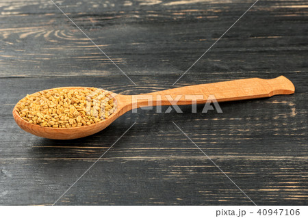 Seeds fenugreek in spoon 40947106