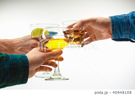 The male and female hands with exotic cocktails 40948108