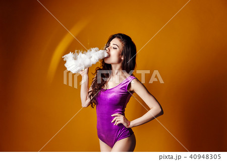 Sexy woman vaping in studio 40948305