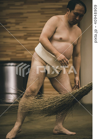 Sumo wrestling 40948909