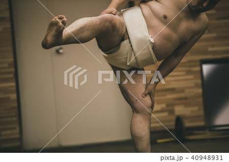 Sumo wrestling 40948931