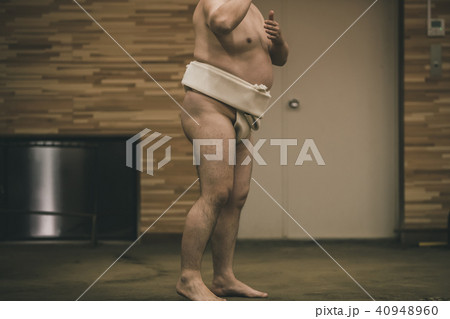 Sumo wrestling 40948960