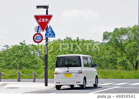 一時停止 止まれ標識の写真素材