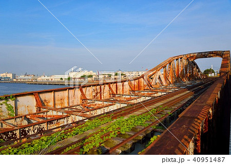 錆びついた瑞穂ふ頭の貨物船鉄橋 錆びついた瑞穂ふ頭の貨物船鉄橋 40951487