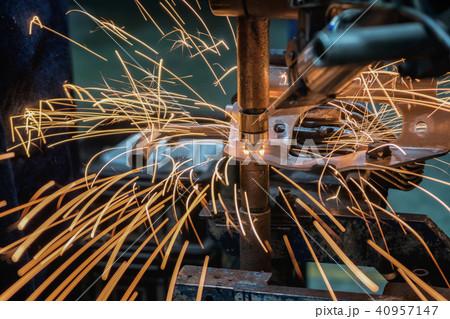 Spot machine is welding nut to automotive part 40957147