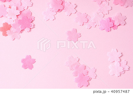 紙で作った梅の花びらの写真素材