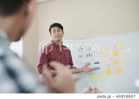 businessman presentation  40958607