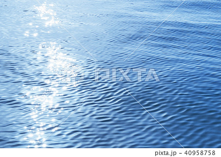 琵琶湖の水面の写真素材 琵琶湖の水面の写真素材
