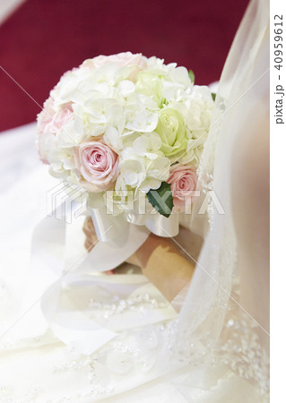 ブーケを持つ新婦 ブーケを持つ新婦 40959612