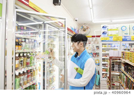 棚 室内 横顔 40960964