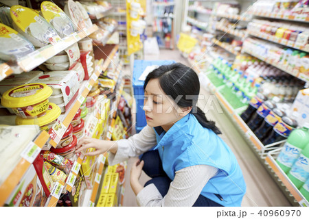 商品 棚 女性 40960970