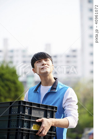 上半身 起立 立つ 40961072