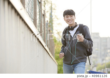 感情 手すり 男 40961126