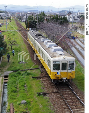 香川県高松市多肥高架橋から見下ろしたコトデン線路 香川県高松市多肥高架橋から見下ろしたコトデン線路 40963029