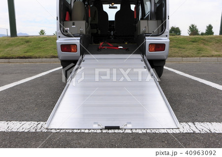 福祉車両のスロープ 40963092