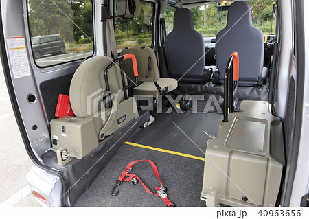 福祉車両の車内 40963656