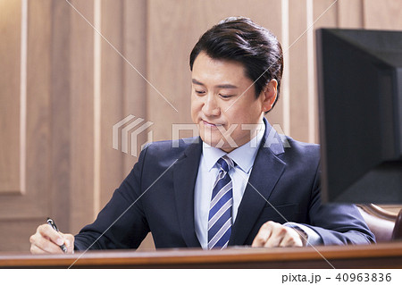 ビジネスマン 中年 中域 40963836
