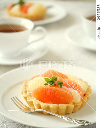 グレープフルーツとマスカルポーネクリームのタルトと紅茶 ペア グレープフルーツとマスカルポーネクリームのタルトと紅茶 ペア 40966588