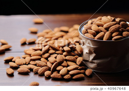 沢山のアーモンド 沢山のアーモンド 40967648