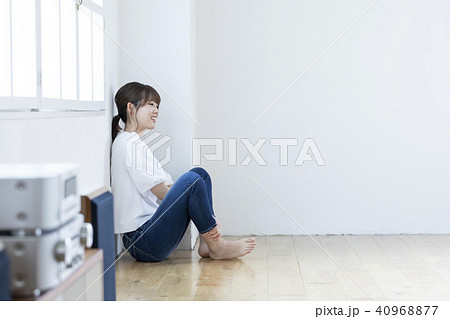 ライフスタイル　音楽　女性 40968877