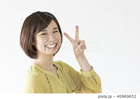 女性　白バック 40969652